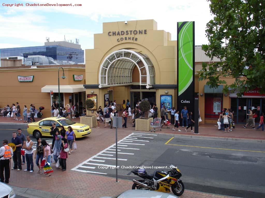 Busy Chadstone Corner entrance on Boxing Day 2008 - Chadstone Development Discussions