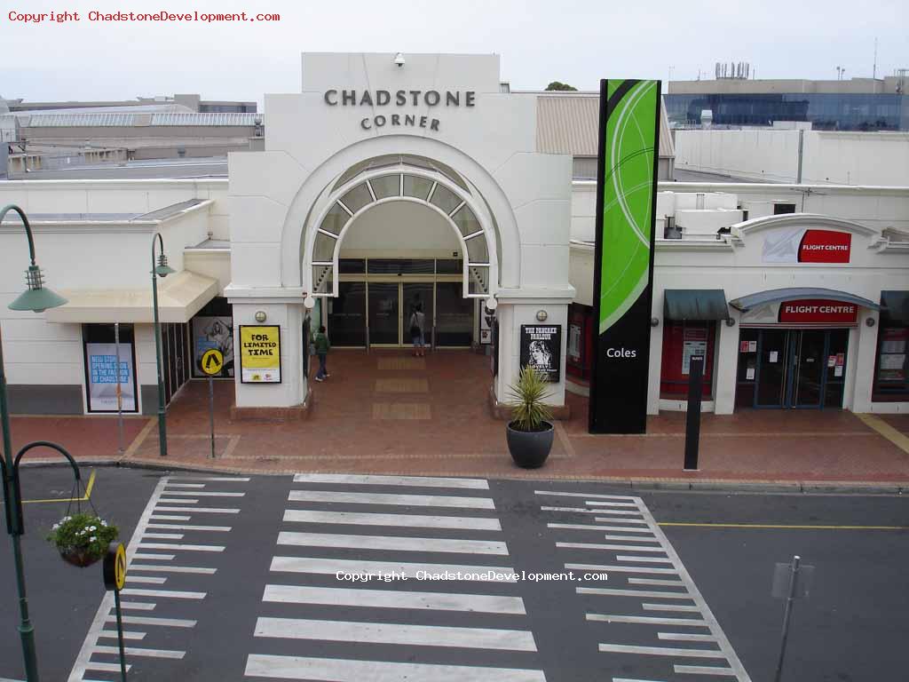 Shoppers trying to enter Chadstone on Christmas Day 2010 - Chadstone Development Discussions